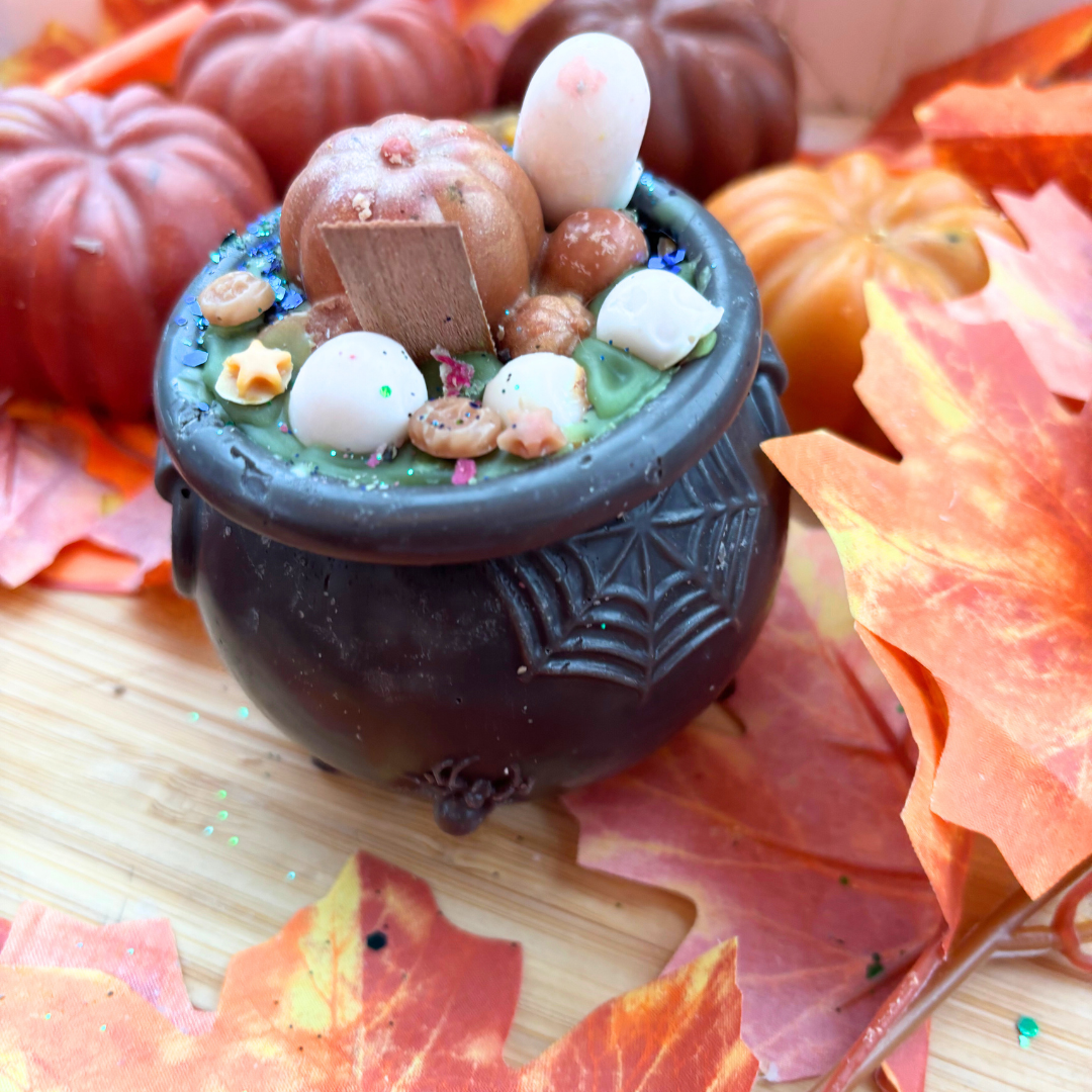 Cauldron candle, pumpkin spice scent. Autumn Decoration | Fall Witchy Halloween candle crackling wick